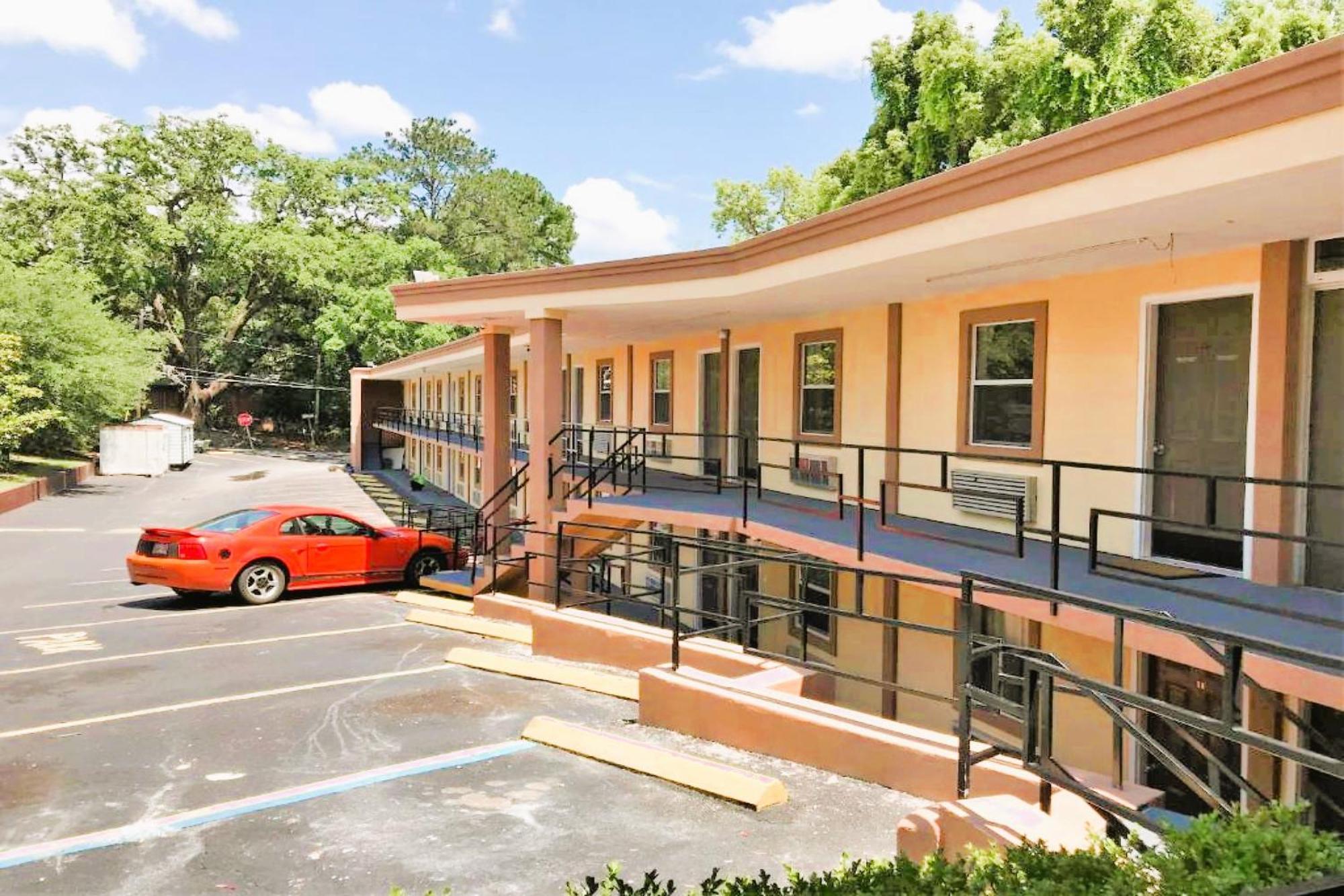Oyo Hotel Tallahassee Downtown Ngoại thất bức ảnh